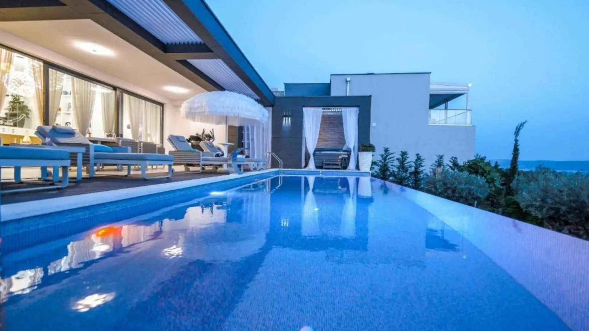 Luxurious And Stylish Villa With Pool & Jacuzzi Crikvenica
